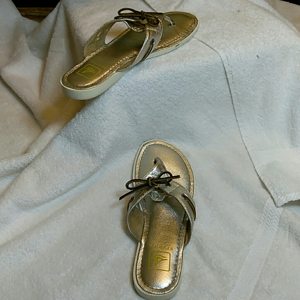 Gold tone Sperry thong sandal